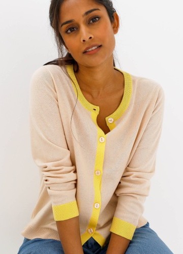 Dvojfarebný sveter s okrúhlym výstrihom