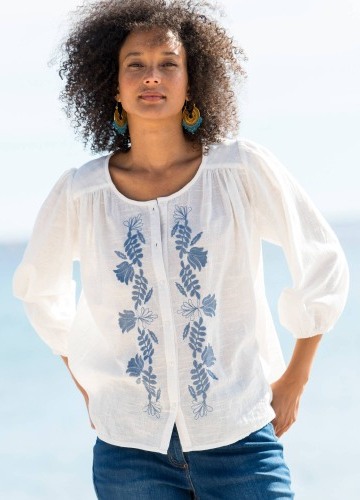 Halenka s výšivkou a 3/4 nabíranými rukávy