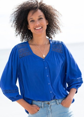 Halenka s výstřihem do V  a macramé