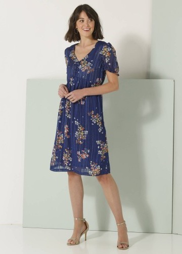 Krátké šaty s potiskem květin