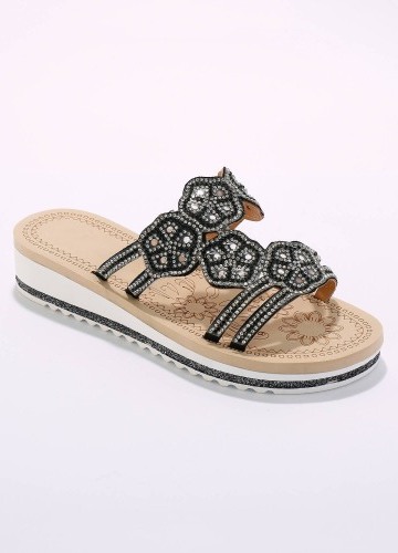 Pantofle na klínku s bižu zdobením, štrasovými vsadkami a korálky