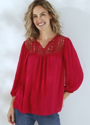 Jednobarevná kreponová halenka s macramé a 3/4 rukávy