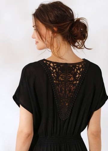 Dlouhé kreponové šaty s macramé