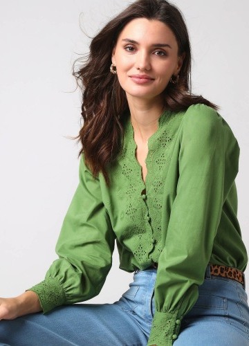 Halenka s madeirovou výšivkou