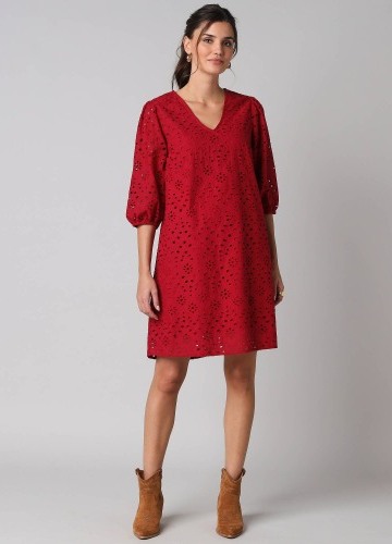 Šaty s madeirovou výšivkou a 3/4 rukávy