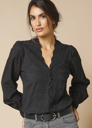 Blúzka s madeirovou výšivkou