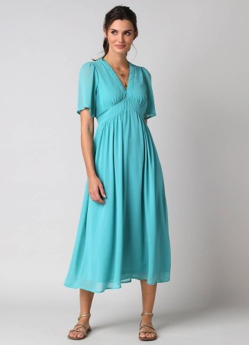 Dlouhé volánové jednobarevné šaty