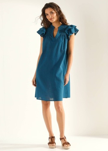 Krátké šaty s madeirovou výšivkou