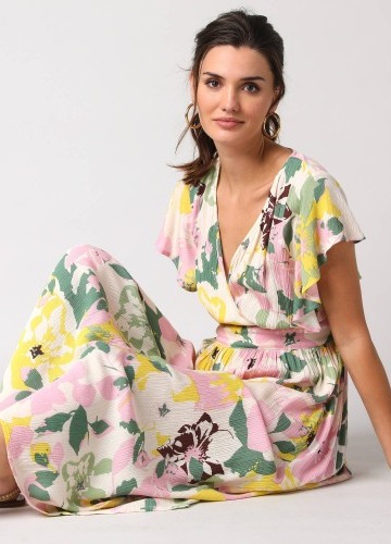 Šaty s překřížením a potiskem