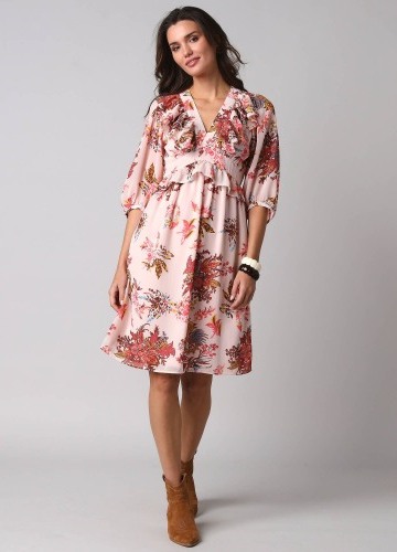 Krátke šaty s volánmi a potlačou