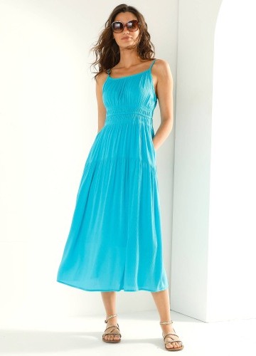 Dlhé jednofarebné šaty s tenkými ramienkami