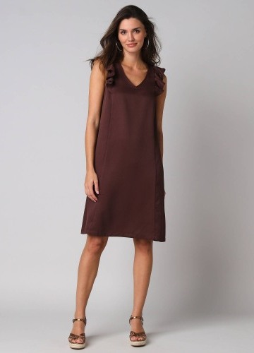 Krátké jednobarevné šaty s výstřihem do V