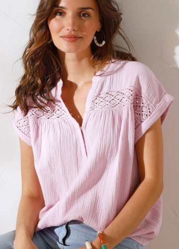 Jednobarevná halenka z mušelínu