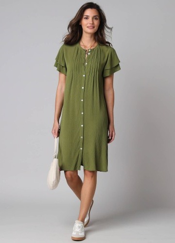 Jednofarebné šaty s motýlími rukávmi