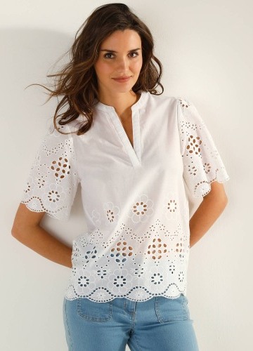 Blúzka s tuniským výstrihom a madeirovou výšivkou