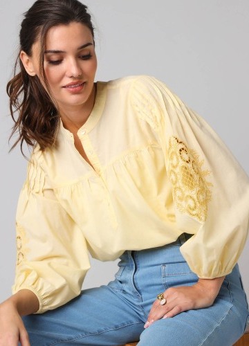 Halenka se 7/8 rukávy a výšivkou