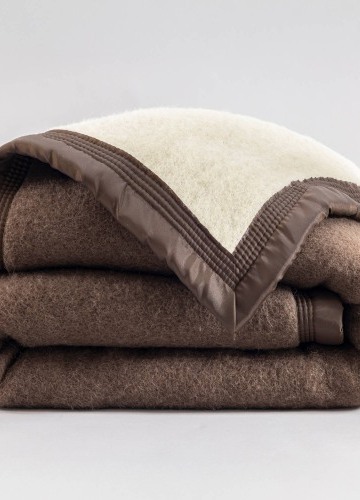 Dvoubarevná vlněná přikrývka 600g/m2