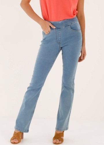 Strečové bootcut džegíny pre nižšiu postavu
