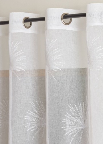 Etamínová záclona s výšivkou listů