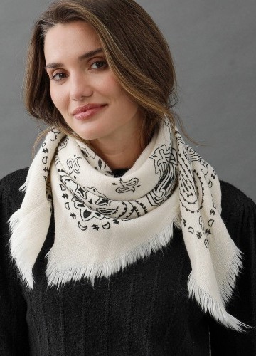 Šátek s bandana vzorem