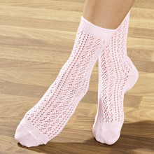 4 páry háčkovaných ponožek