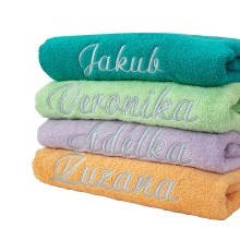 Froté ručník zn. Colombine s výšivkou na přání (12 znaků včetně mezer)