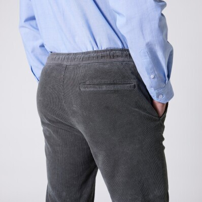 Casualowe spodnie z drobno prążkowanego sztruksu