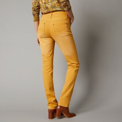 Rovné strečové džíny, barevné