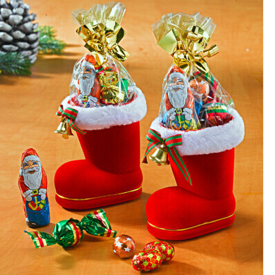 2 topánky Santa Clausa plnené cukrovinkami