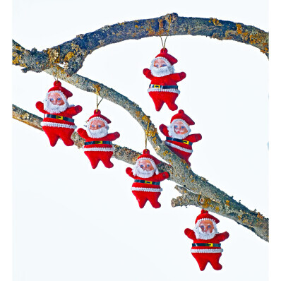 6 Santa Clausov