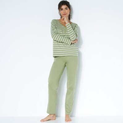 Pijama în dungi cu mâneci lungi și pantaloni