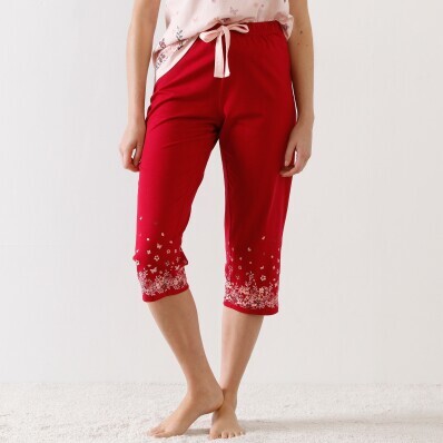 Pantaloni de pijama 3/4 cu imprimeu floral la capetele picioarelor