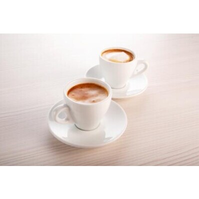 2 cești de cafea cu farfurioare