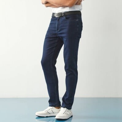 Rovné džínsy s 5 vreckami zo strečového denimu, ak meriate medzi 170 až 178 cm, vnútorná dĺžka nohavíc 77 cm
