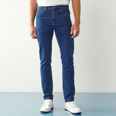 Rovné džínsy s 5 vreckami zo strečového denimu, ak meriate medzi 170 až 178 cm, vnútorná dĺžka nohavíc 77 cm