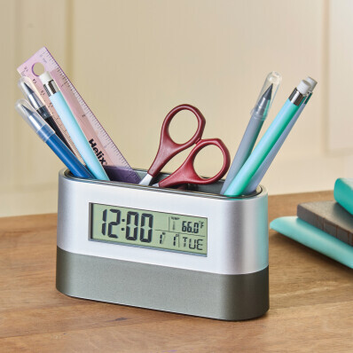 Stojan na perá s hodinami