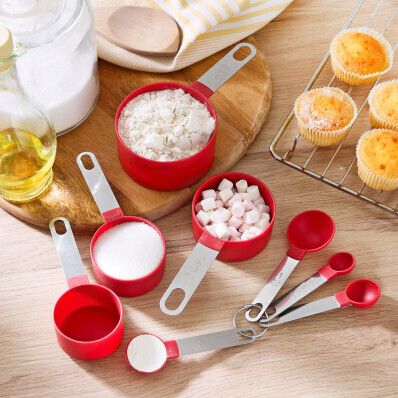 Set de 8 cupe și linguri de măsurat