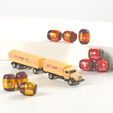 Nostalgický kamion s alkoholovými soudky