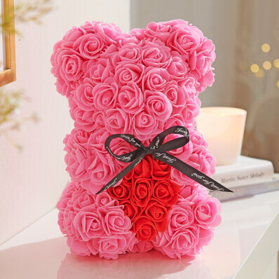 Medvídek z růžových lístků