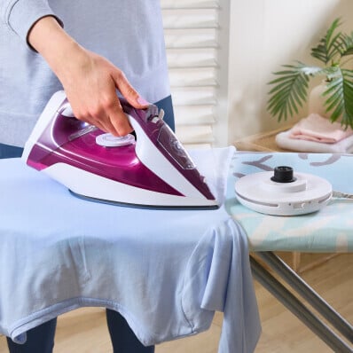 Bezkáblová naparovacia žehlička