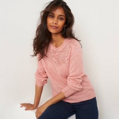 Пуловер з ажурним візерунком