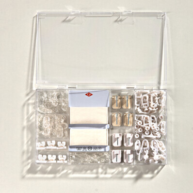 130dílná sada na úpravu záclon