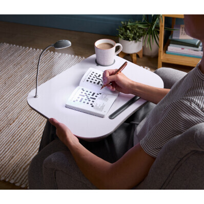 Odkládací stolek s osvětlením