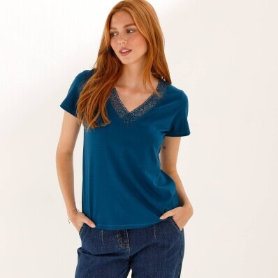 Tričko s výstřihem do V a krajkou