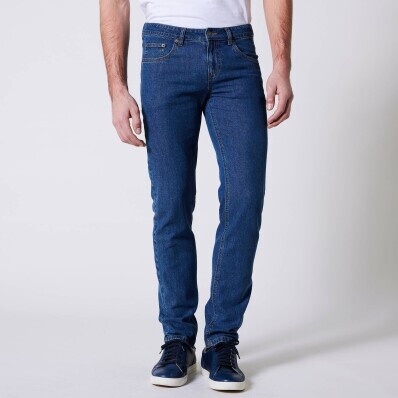 Džínsy pre plnšiu postavu, s tvarovaným
pásom a 5 vreckami pre nižšiu postavu