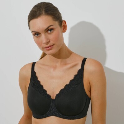 Sutien Amourette Triumph din tricot și dantelă, parțial căptușit, cu armătură