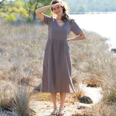 Rozšírené mušelínové midi šaty s výstrihom do V