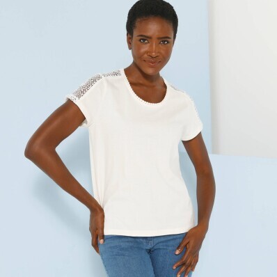 Tricou cu gât rotund și dantelă