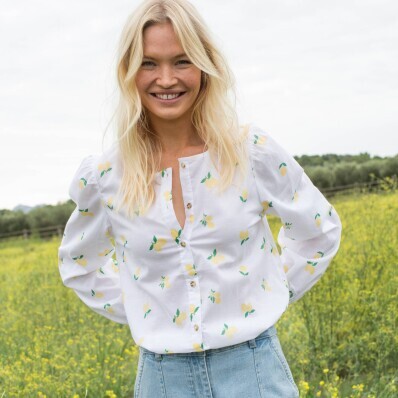 Blúzka s potlačou citrónov a okrúhlym výstrihom