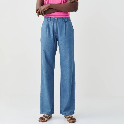 Široké džínsy so skladmi